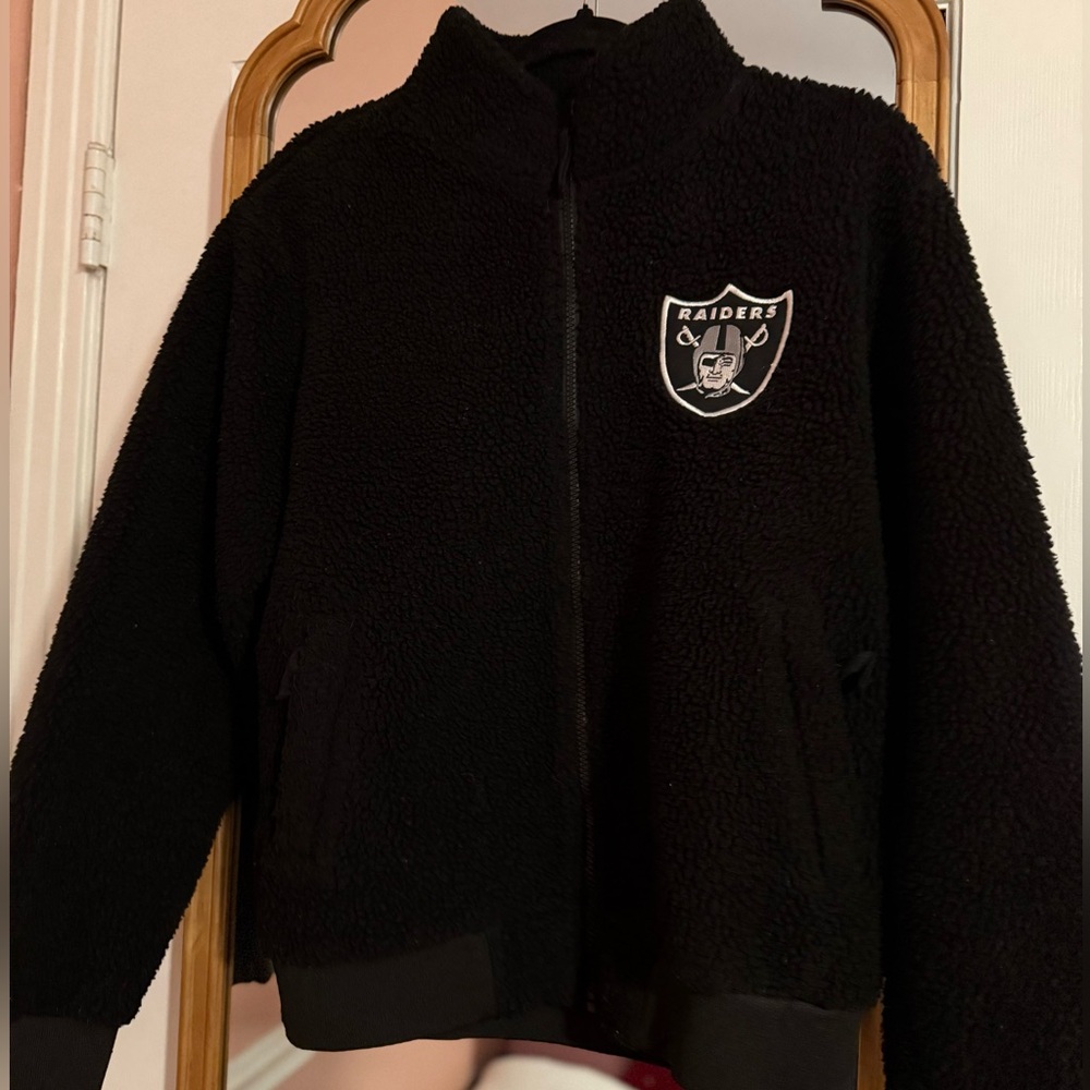 BLACK RAIDERS TEDDY SWEATSHIRT🏴‍☠️